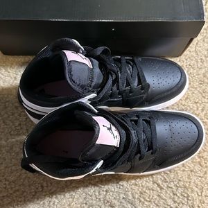 Air Jordan 1 MID (GS)